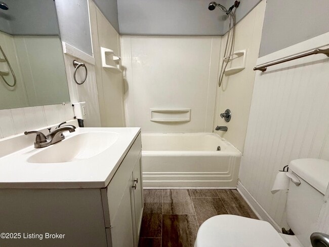 Photo - 121 E 14th St Unidad 2