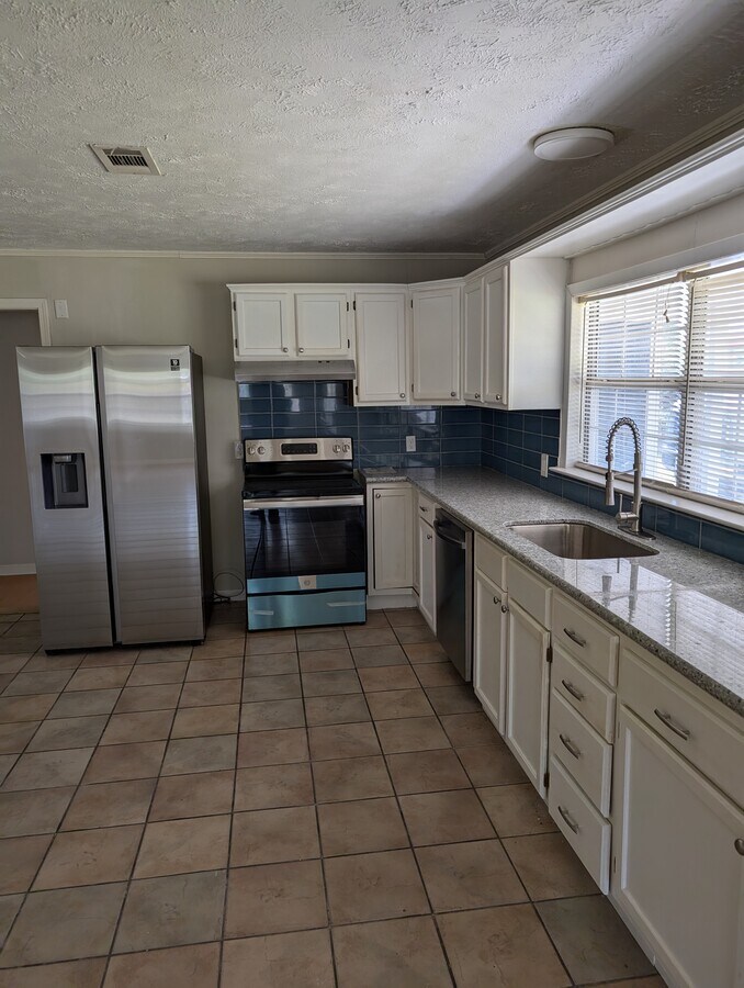 Photo - 8252 Interstate 10 W