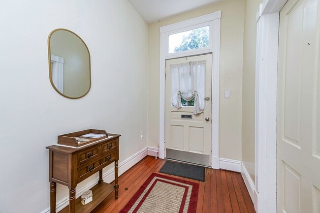 Photo - 3203 Parkwood Ave Unit 3203 Parkwood Avenue #B
