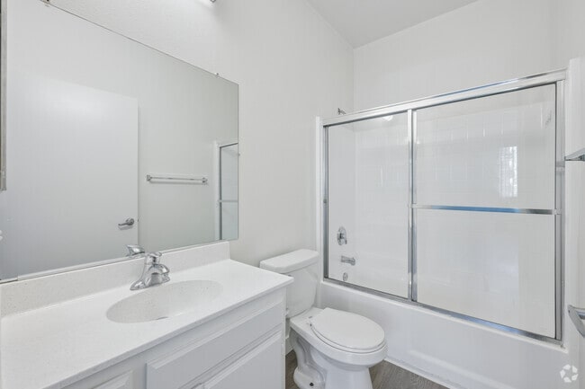 2BR, 2BA - 1090SF - Second Bathroom