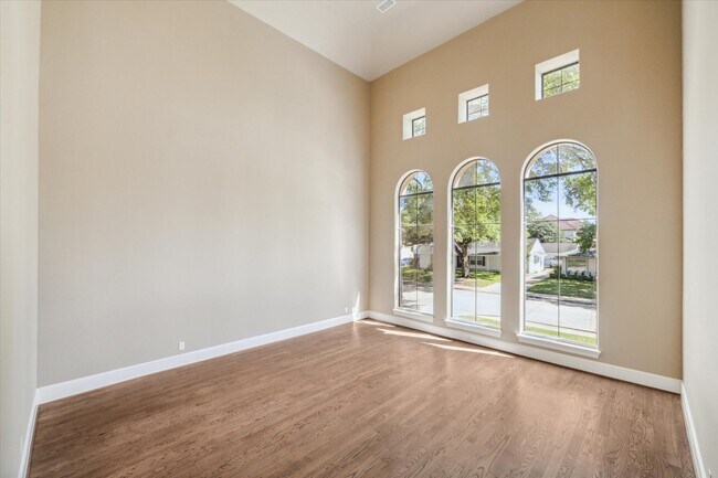 Photo - 3310 Blue Bonnet Blvd