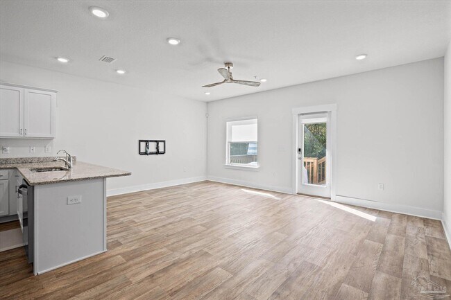 Photo - 1419 Iroquois Ct