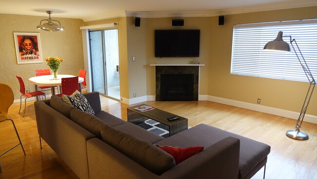 Photo - 1021 12th St Unit 206