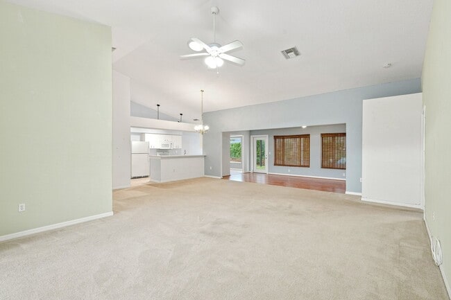 Photo - 11220 Hollander Ave
