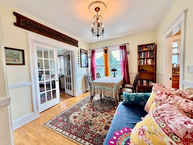 127 White St