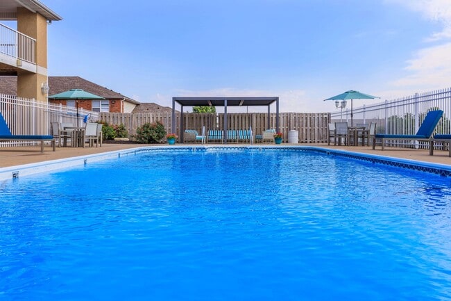 Sandstone Heights Apartments Pool