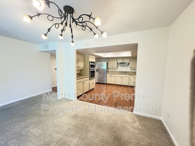 Photo - 2420 Torrey Pines Rd Unit B202