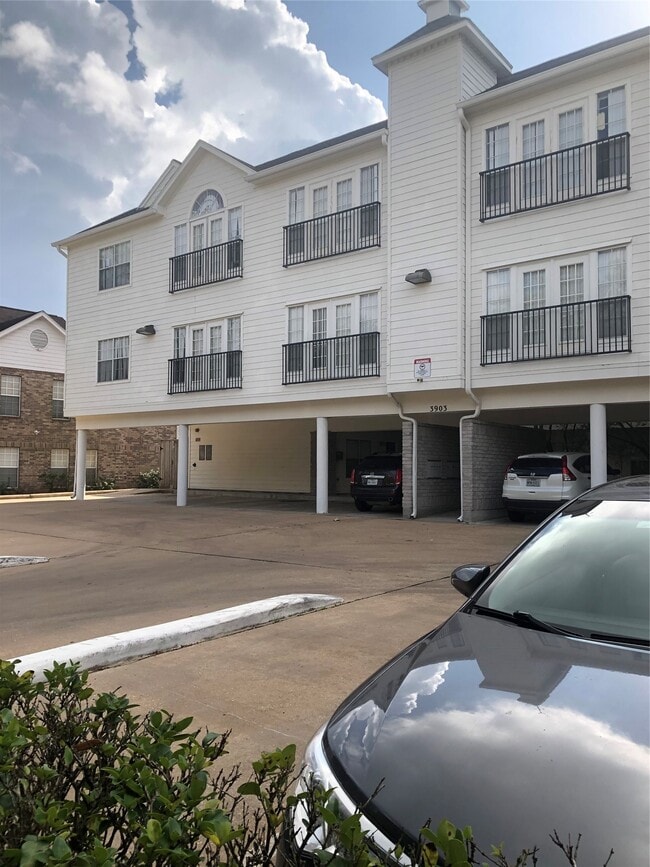 Building Photo - 3903 Law St Unit 05