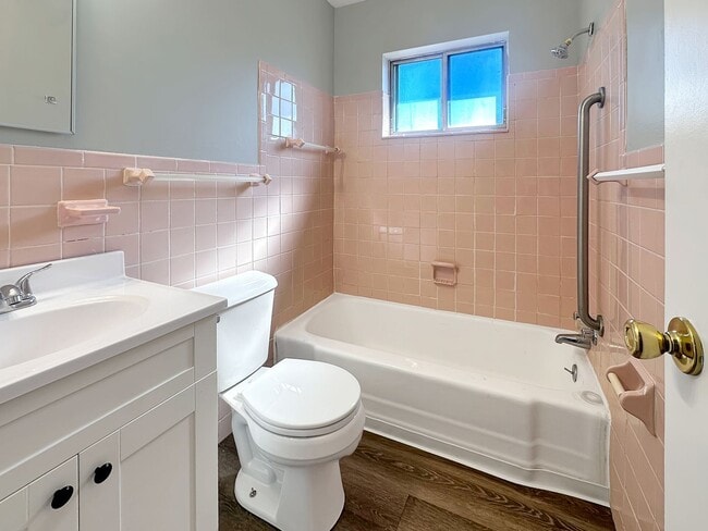 Photo - 2836 S Burdick St