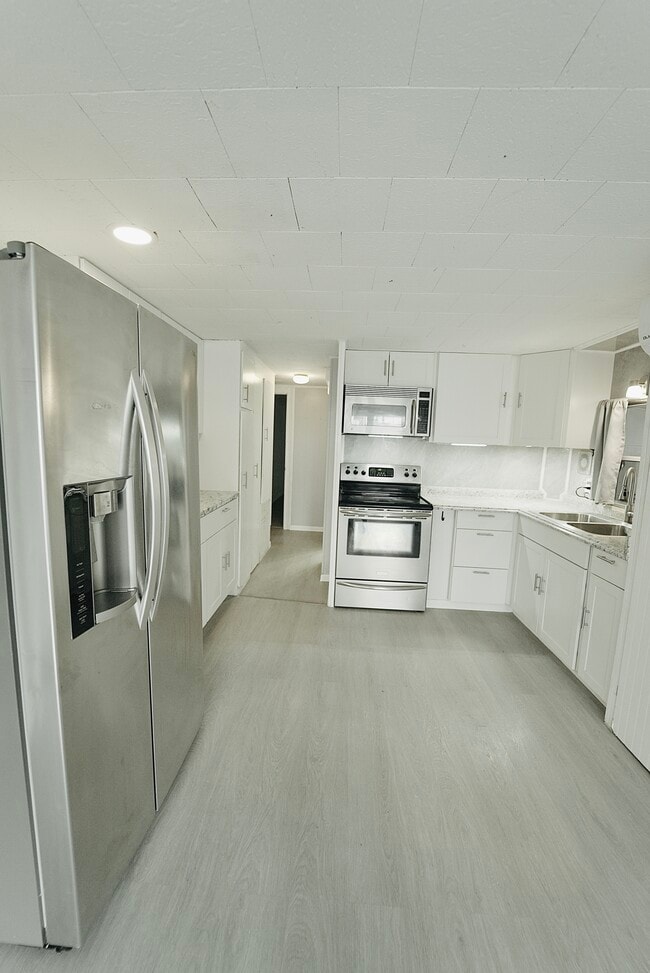 Building Photo - 8520 SW 18th Ct