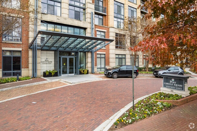 Photo - MAA Carlyle Square