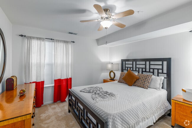 1BR, 1BA - 750SF - Bedroom