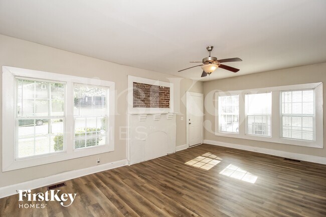 Photo - 1387 Beecher St SW