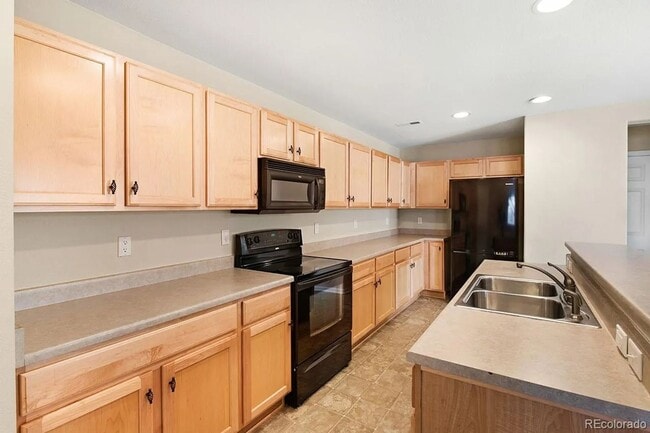 Photo - Bright Open-Concept Condo with 1-Car Garage in Prime Commuter Location