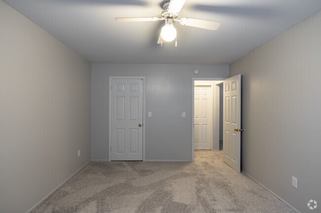 1BR, 1BA - 780SF - Bedroom