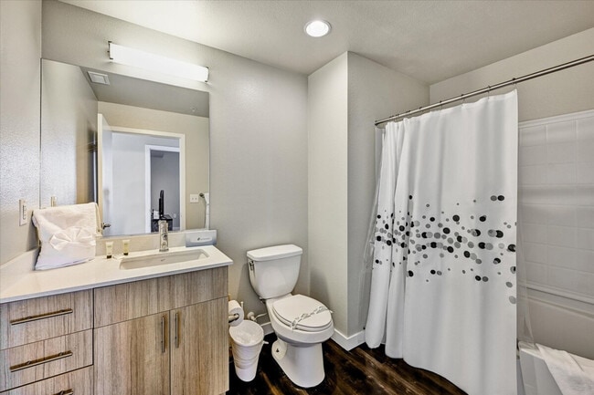 Photo - 77 N Almaden Ave Unidad SI ID1054442P