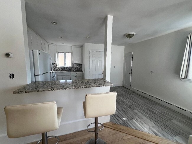 Kitchen - 411 W Park Ave Unit Upper