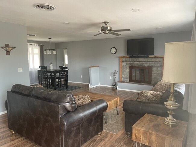 Photo - 615 Virginia Ct