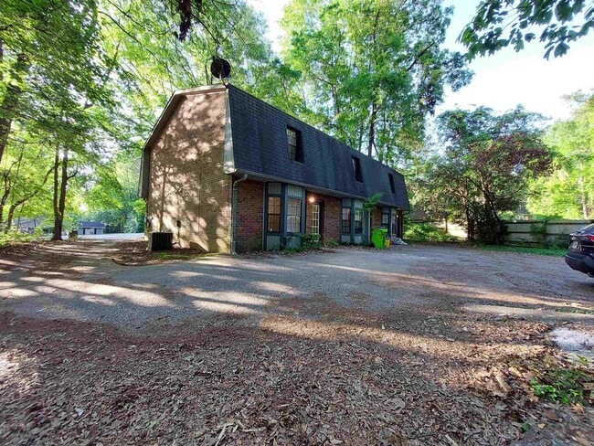 Building Photo - Town Home in Beautiful Fayetteville