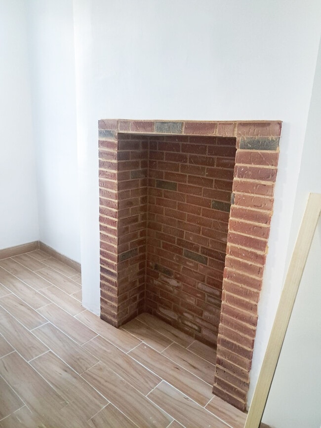 Photo - 70 Weirfield St