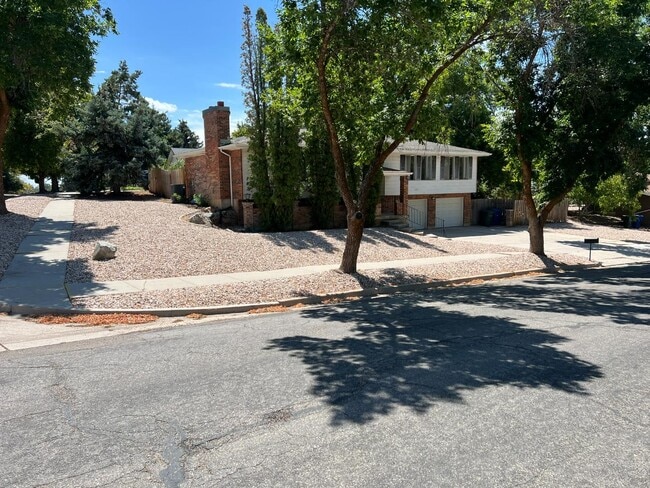Building Photo - 1597 Navajo Dr Rental