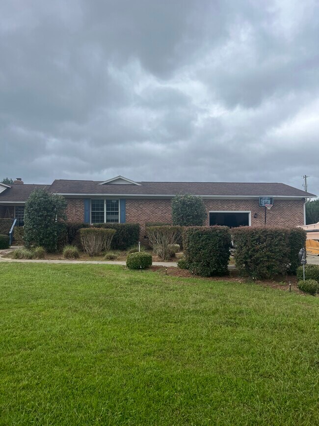 1692 S Ave House House Rental in Andrews, SC