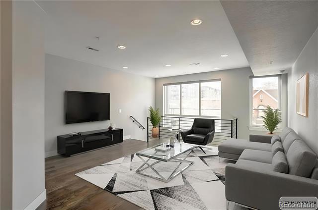 Photo - 3810 Julian St