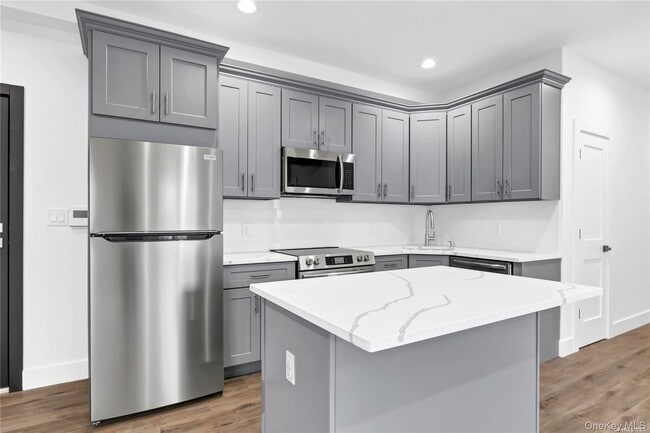 Building Photo - 533 Greenwich St Unit 1D