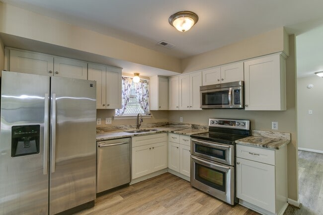 Photo - 732 Galahad Dr