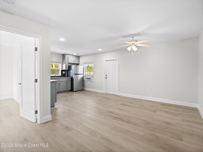 Photo - 101 Deland Ave Unidad 4