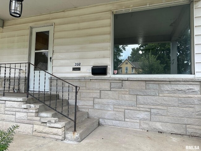 Photo - 202 N State St