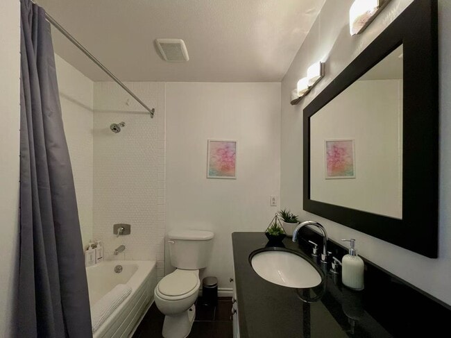 Photo - 1405 Haro St