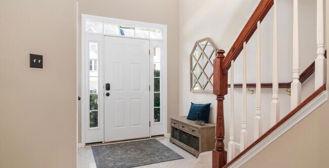 Photo - 1028 Meandering Way