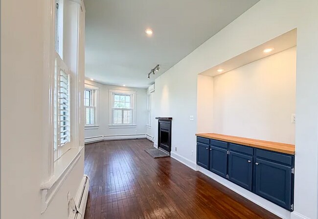 Photo - 101 7th St SE