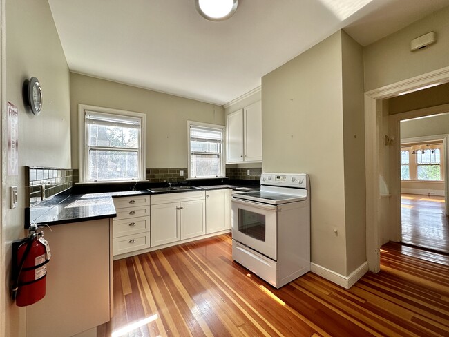 Building Photo - 41 Irving Ave Unit 1