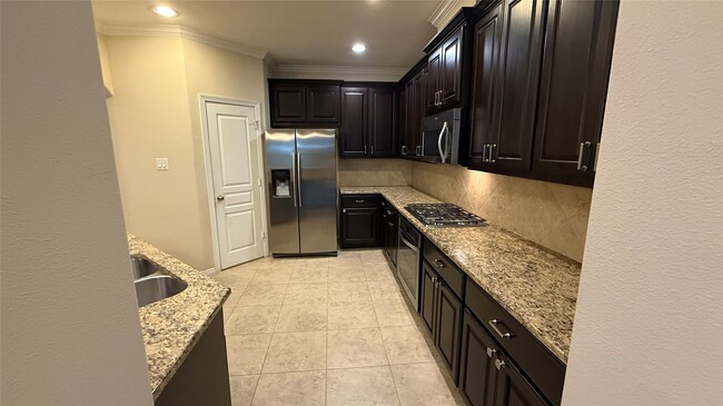 Photo - 829 W 26th St