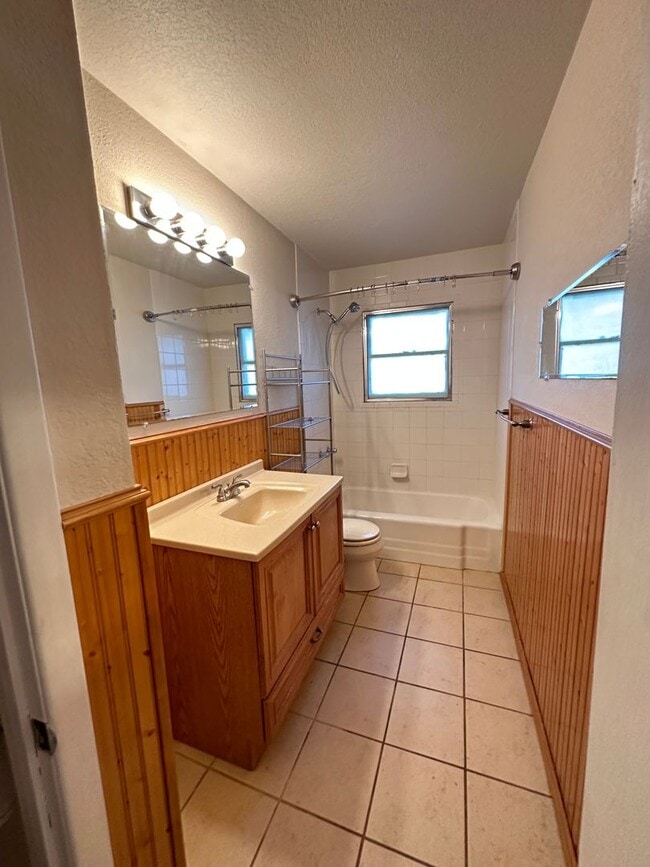 Photo - 3/2 with huge backyard and bonus living room