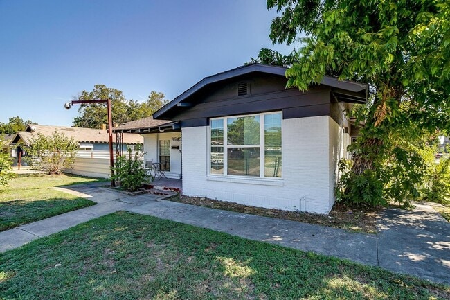 Photo - Spacious beautifully designed 3-bed and 2-...