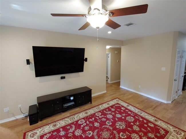 Photo - 8124 Tockington Way