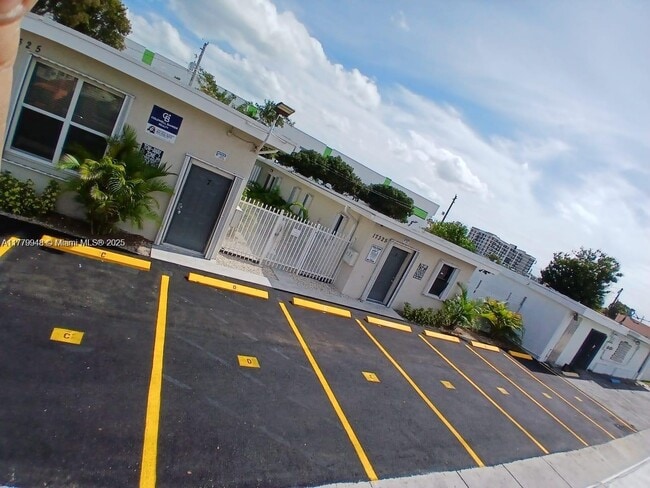 Building Photo - 17325 Homestead Ave Unit 5