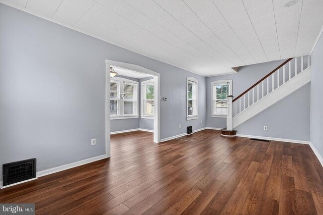 Photo - 106 Ford St