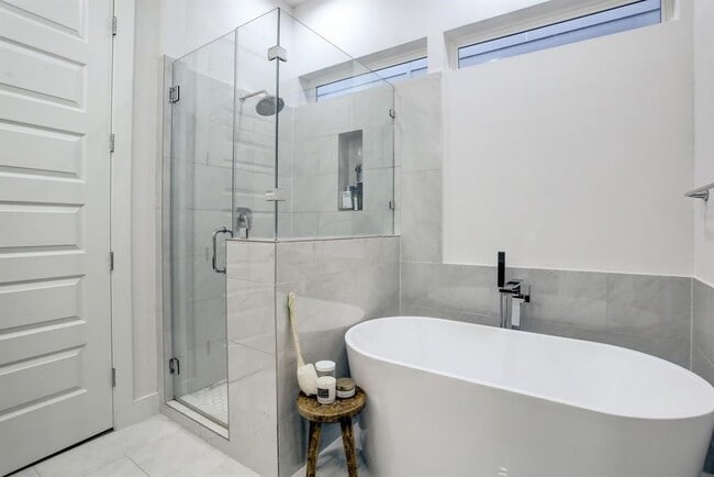 Photo - 808 Fisher St