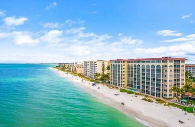 Photo - ** STUNNING BEACHFRONT 2/2 PENTHOUSE SEASONAL UNIT ** CASA BONITA GRANDE ** MODERN ** LUXURY ** B... Unidad 804