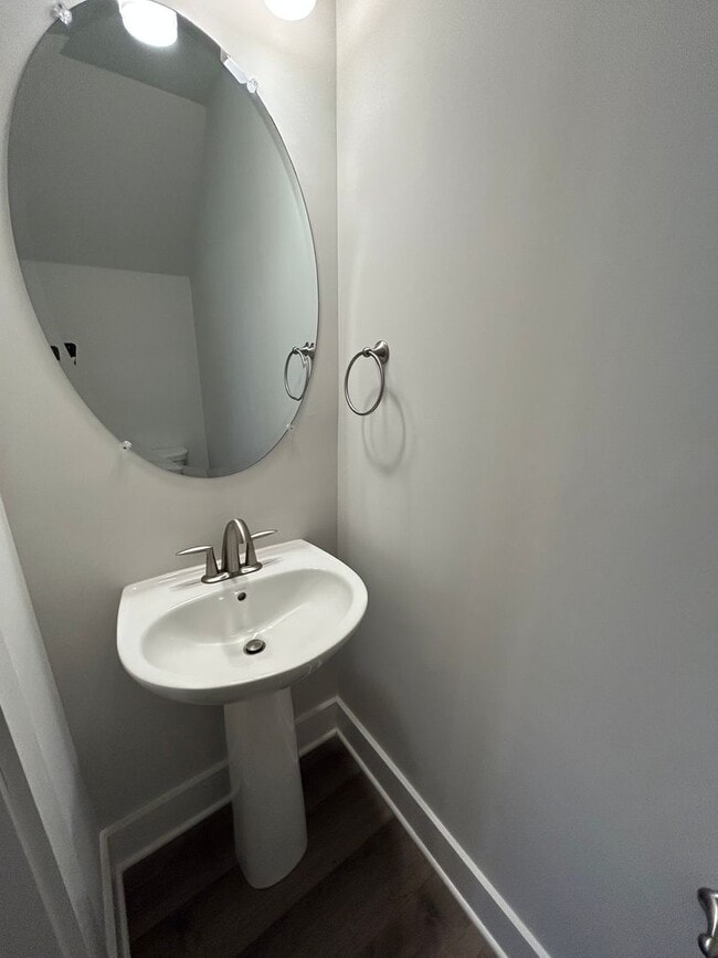 Photo - MOVE IN READY 2BEDROOM TOWNHOUSE
