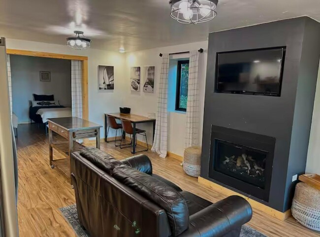 Building Photo - 1015 Princeton Rental