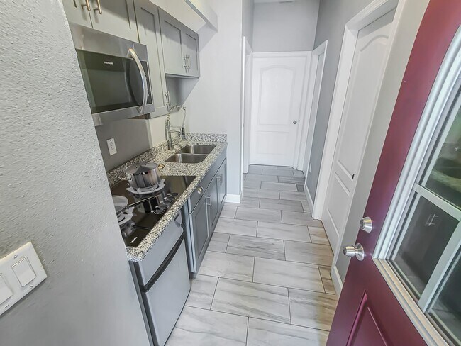 Photo - 514 E Renfro St