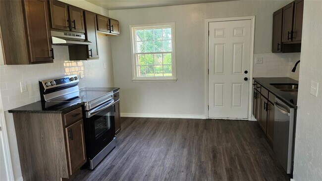 Photo - 1833 Westchester Dr