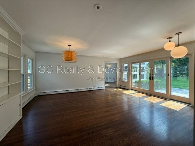 Photo - 255 Crest Rd
