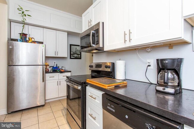 Photo - 922 S 49th St