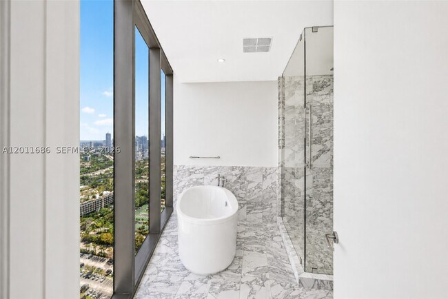 Photo - 175-125 3303 Unit 3303